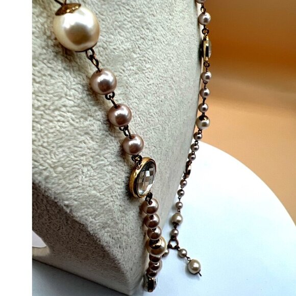 Vintage-Inspired Faux Pearl Necklace With Crystal Accents.  B97 - Picture 6 of 9